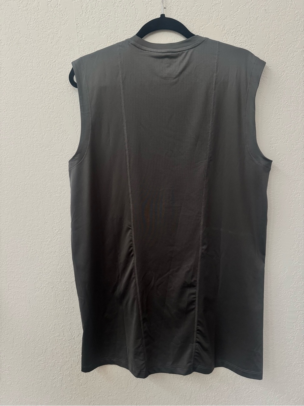 Adidas men’s sleeveless Techfit Trefoil Muscle Tee Tall length Grey -NWT - Picture 2 of 5